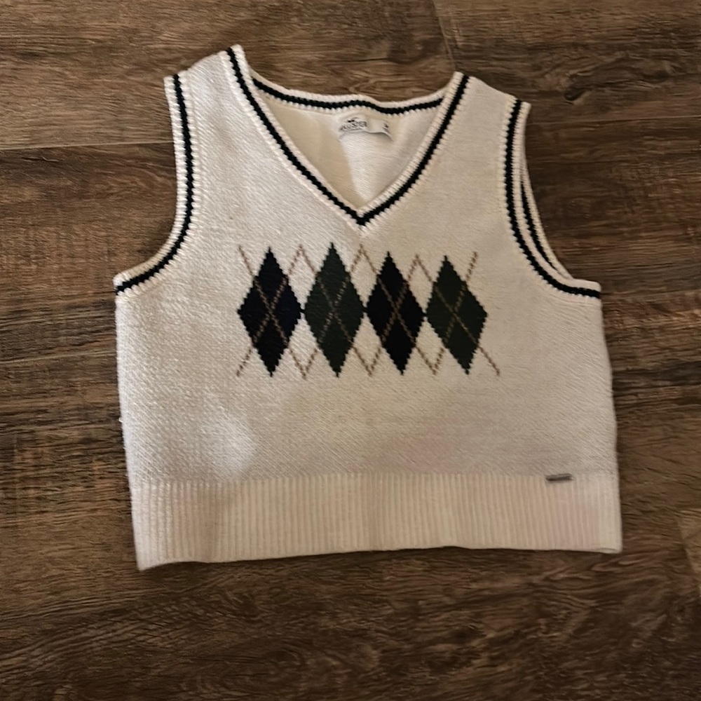 Cute woman, Hollister top